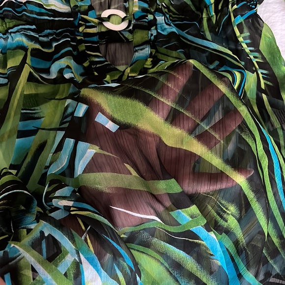 Swimsuit cover up - Picture 5 of 7